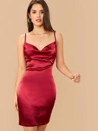 vestido satinado rojo